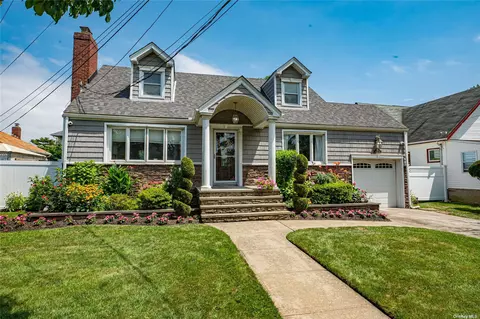 151 Madison Ave, Freeport, NY 11520