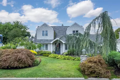 355 Ivy Ave, Westbury, NY 11590