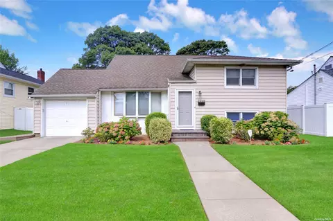 3360 2nd St, Oceanside, NY 11572