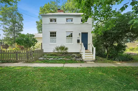 206 Center St, Greenport, NY 11944