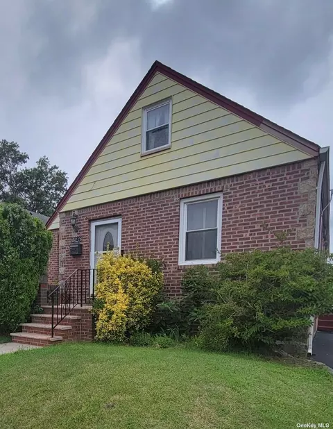 130-08 244th St, Rosedale, NY 11422