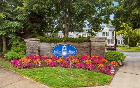 143 Maya Cir #143, Central Islip, NY 11722