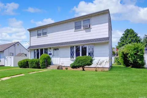 265 N Wyoming Ave, Massapequa, NY 11758