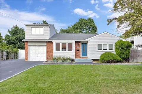 325 W 24th St, Deer Park, NY 11729