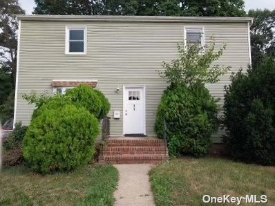 71 Circle Dr, Hempstead, NY 11550 photo 1