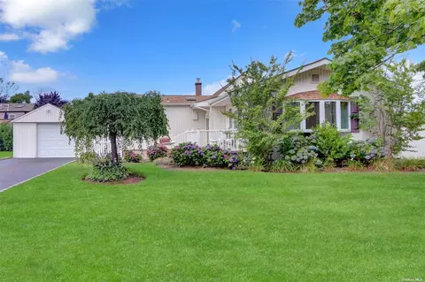 314 52nd St, Lindenhurst, NY 11757