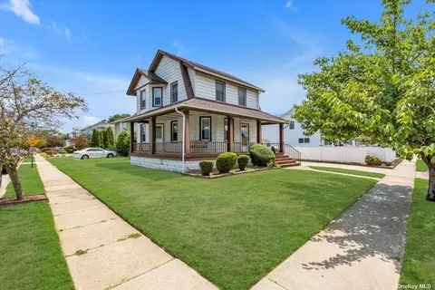 207 Centre Ave, Bellmore, NY 11710
