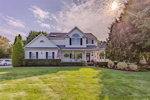 78 Sweetgum Ln, Miller Place, NY 11764