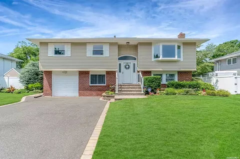 18 Raybor Rd, Commack, NY 11725