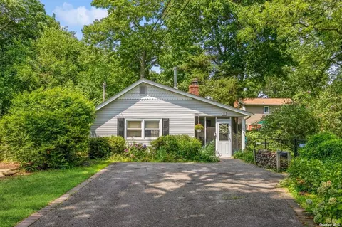 11 Hoover Ave, Nesconset, NY 11767