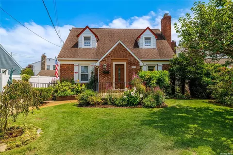 2515 Oceanside Rd, Oceanside, NY 11572