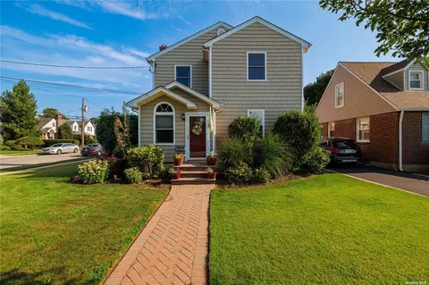 514 Bedell St, Baldwin, NY 11510