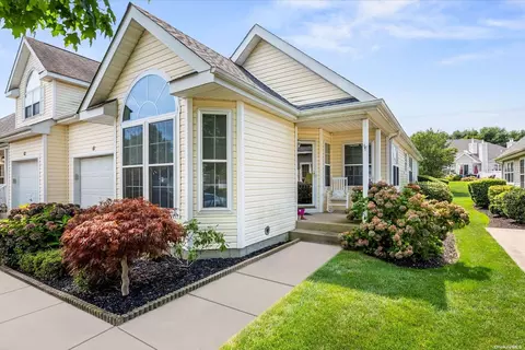 61 Goose Neck Ln #61, Riverhead, NY 11901