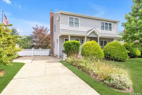 3673 Condor Rd, Levittown, NY 11756