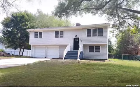 37 Camille Ln, Patchogue, NY 11772