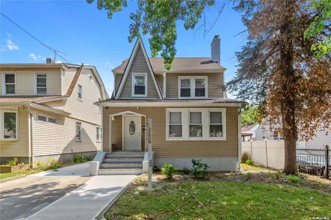 92-23 212th St, Queens Village, NY 11428