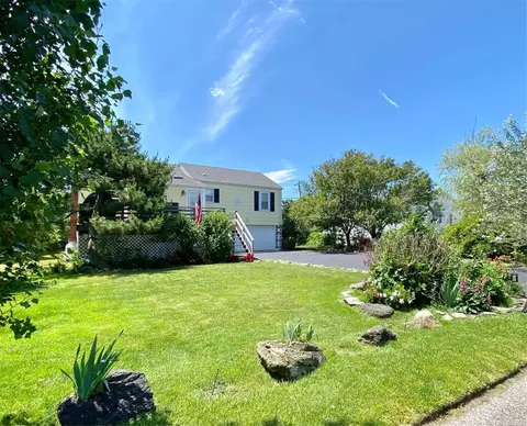 19 Oak Beach Rd, Oak Beach, NY 11702
