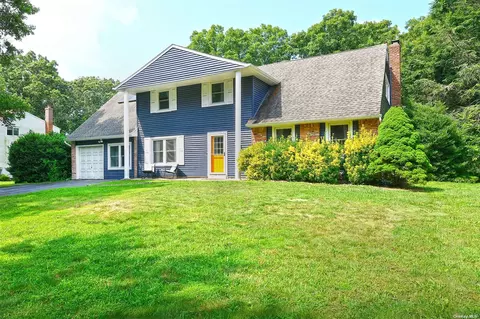 14 Woodbine St, Coram, NY 11727