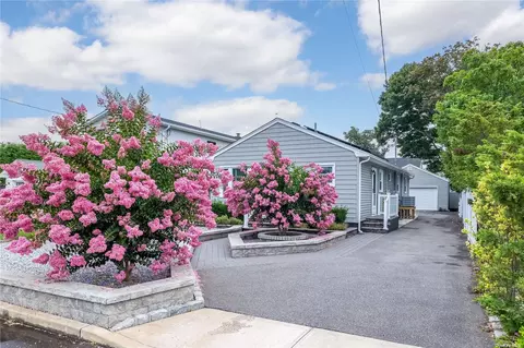 15 Annuskemunnica Rd, Babylon, NY 11702