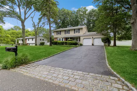 25 Chassyl Rd, Commack, NY 11725