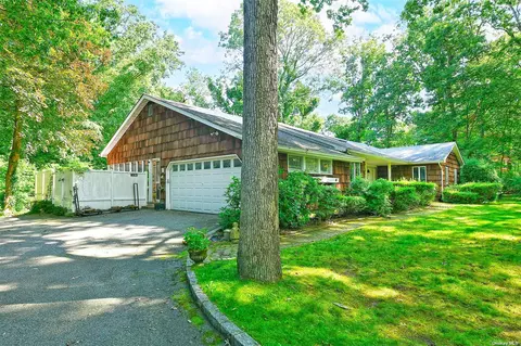 61 Arbor Ln, Dix Hills, NY 11746