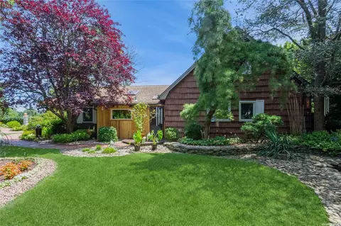 21 Overlook Ln, Rockville Centre, NY 11570