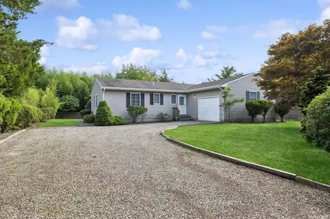 3 Starfish Ln, Hampton Bays, NY 11946
