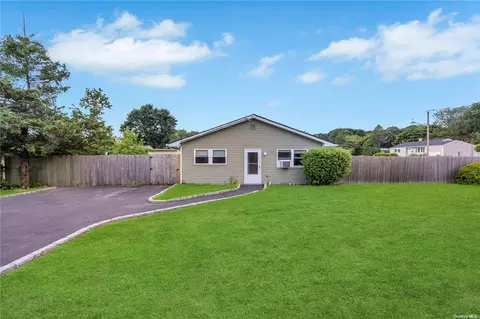 656 Americus Ave, Patchogue, NY 11772