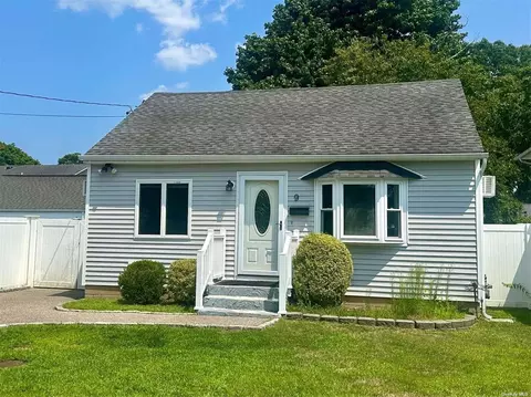 9 Willis Ave, Lake Ronkonkoma, NY 11779