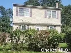 12 Leonard Pl, Amityville, NY 11701