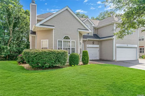 35 Sunflower Ridge Rd, South Setauket, NY 11720