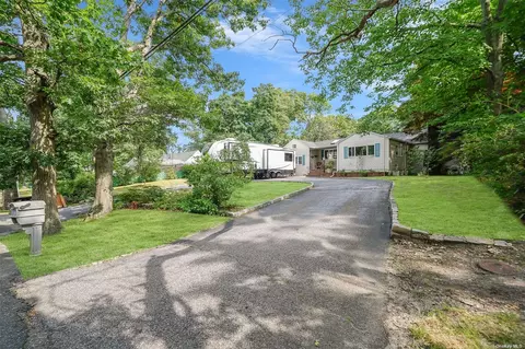 6 Chestnut St, Central Islip, NY 11722