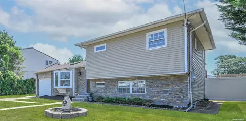 218 Erlanger Blvd, North Babylon, NY 11703