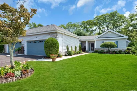 508 Oak Bluff Ct #508, Moriches, NY 11955