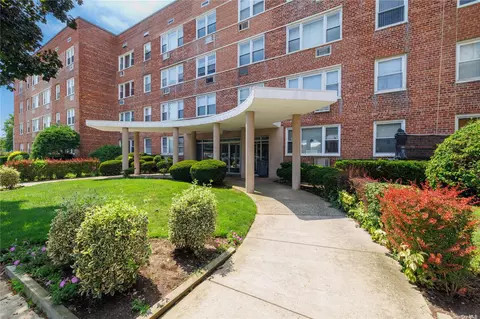 100 S Ocean Ave #3 T, Freeport, NY 11520