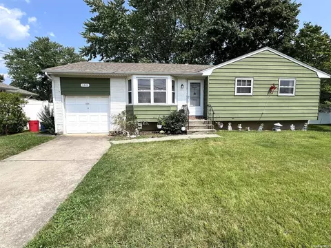 185 Homer Ave, Deer Park, NY 11729