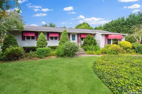 32 Florence Ct, Babylon, NY 11702