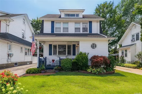 74 Clinton Ave, Lynbrook, NY 11563