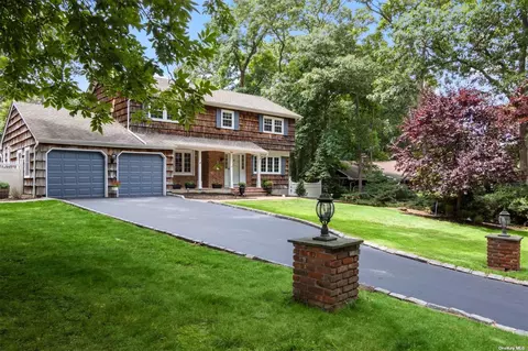 8 Penelope Dr, Setauket, NY 11733