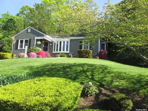 21 Cliftwood Dr, Huntington, NY 11743