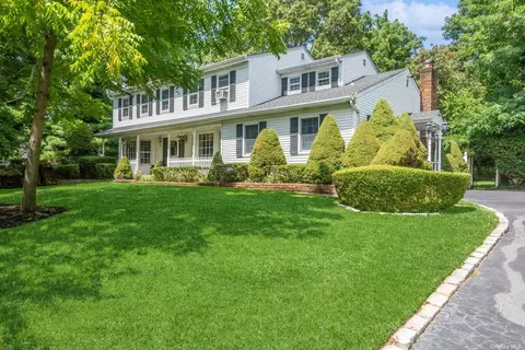 3 Red Oak Rd, Saint James, NY 11780