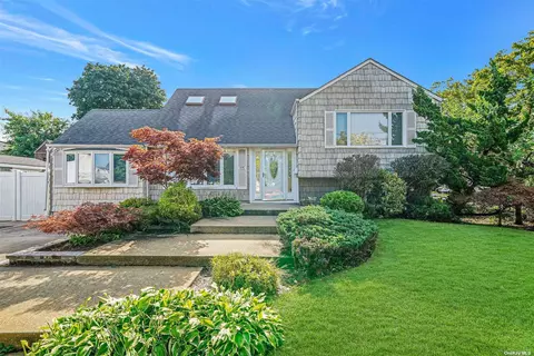 115 Massapequa Ave, Massapequa, NY 11758