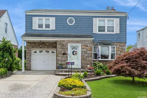 136 Lewis St, Valley Stream, NY 11580