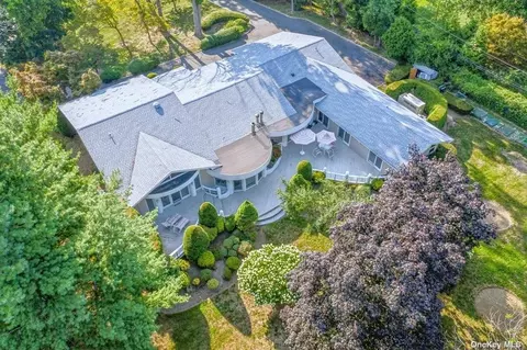 5 Montrose Dr, Roslyn Harbor, NY 11576