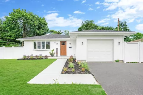 53 Lee Ave, Patchogue, NY 11772