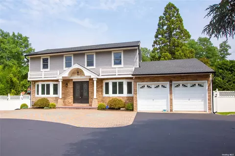147 Harned Rd, Commack, NY 11725