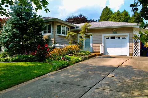 2913 Montgomery St, Wantagh, NY 11793