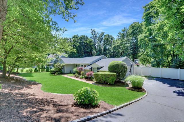 6 Woodhull Rd, East Setauket, NY 11733