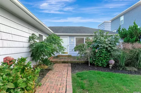 40 Roneck, Shirley, NY 11967