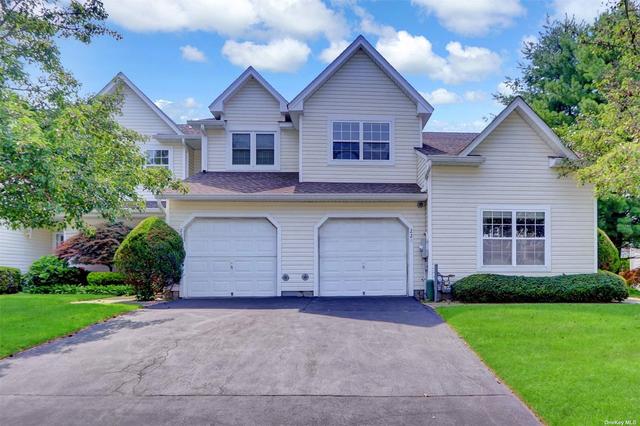220 Erik Dr #220, East Setauket, NY 11733